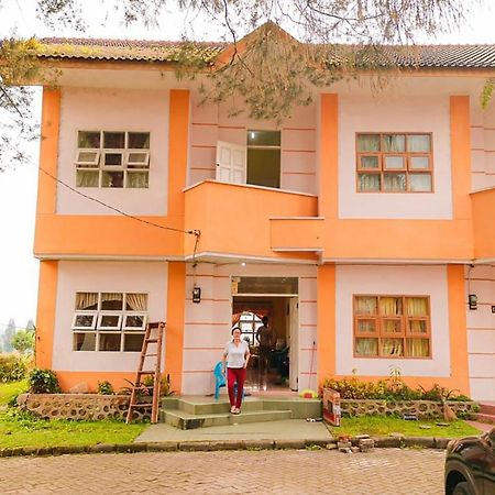 Villa Bukit Indah Brastagi / Berastagi Eksteriør billede