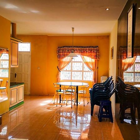 Villa Bukit Indah Brastagi / Berastagi Eksteriør billede