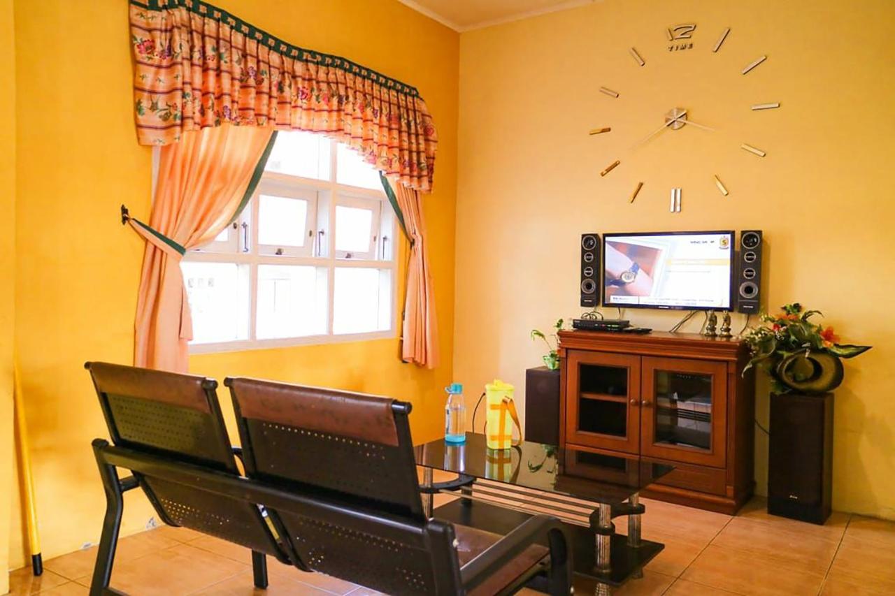 Villa Bukit Indah Brastagi / Berastagi Eksteriør billede